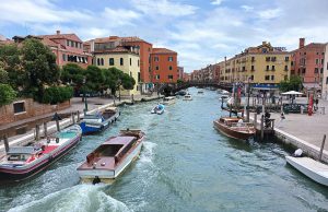 「バイクのニュース」」掲載/「水の都」ヴェネツィアへ。クルマもバイクも見かけない街で、水路を巧みに行き交う船の姿に時間を忘れる