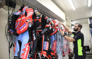 「モーターファンバイクス」掲載/「ストレートスピード向上のためにレザースーツを調整する」インタビュー:SPIDIのMotoGPレーシング・サービス