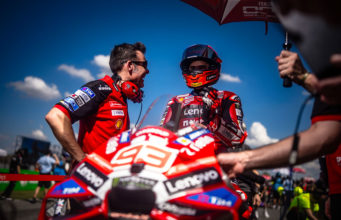 M.マルケスに何が起きたのか。縁石ヒットとリタイアの状況|MotoGP開幕戦タイGP日曜日